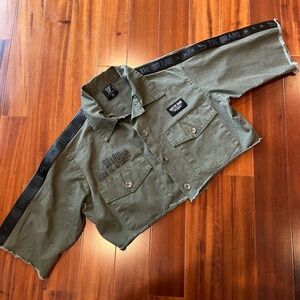 LF The Brand Olive Green Jacket Button Front Frayed Hem Cropped Utility Sz Small